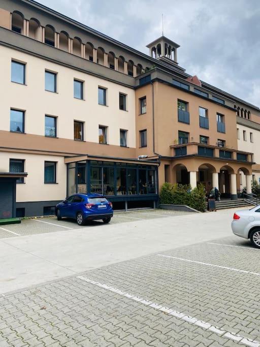 Residence Park Lovely Apartman With Private Parking Kysucke Nove Mesto Buitenkant foto