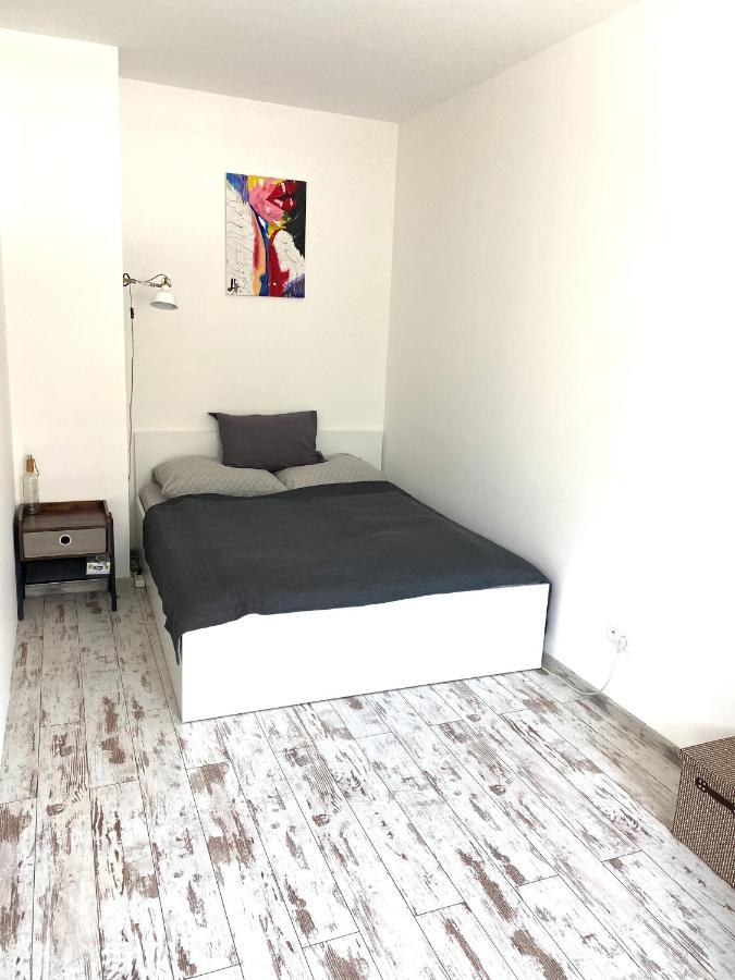 Residence Park Lovely Apartman With Private Parking Kysucke Nove Mesto Buitenkant foto